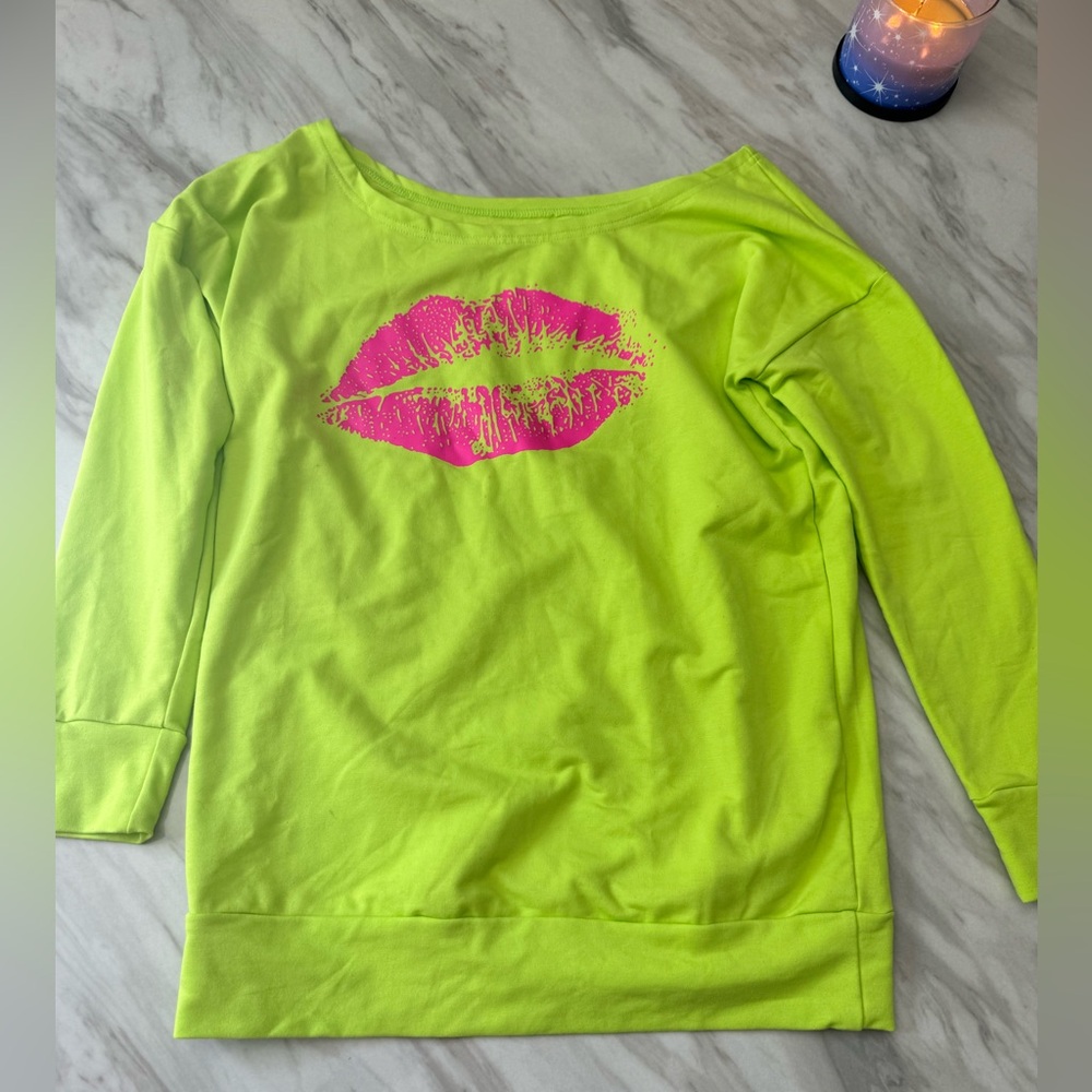 Smile fish Crew Neck 80s style Top 💚